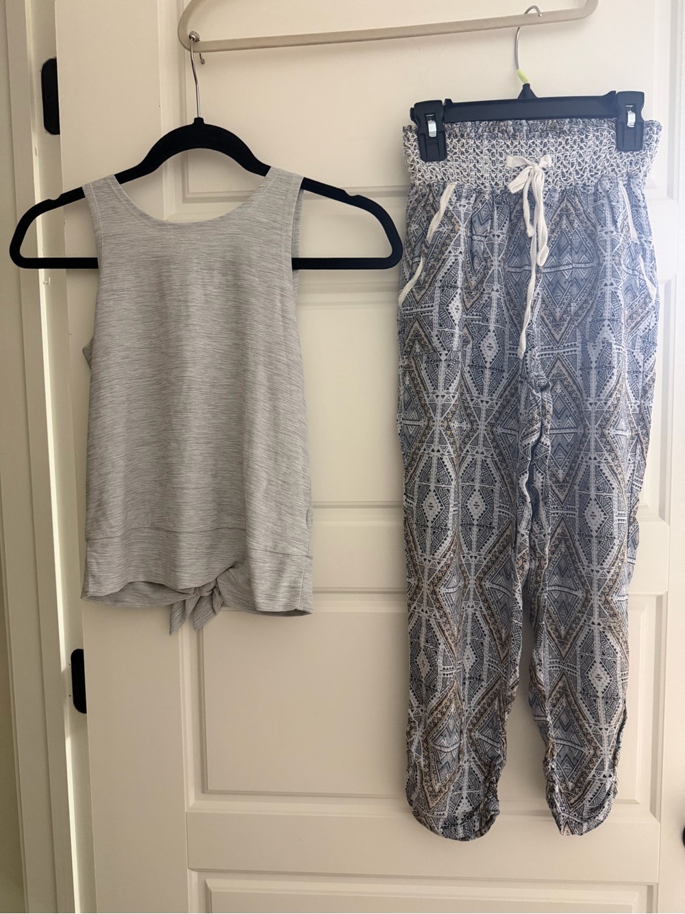 Old Navy Girls Gray Tank & Patterned Drawstring Pants Set